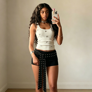 Shorts décontractés tendance style punk sombre avec détails rivets, patchwork et lien frontal, streetwear sexy pour femme - Product Image 5