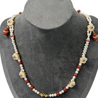 Collier ras du cou tendance pour femme avec pendentif à pampilles, breloques en agate perlée, chaîne Figaro et perles de luxe