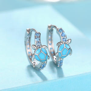 Orecchini a forma di tartaruga placcati in argento con pietra preziosa blu per le donne, regalo di gioielli a forma di animale alla moda - Product Image 3