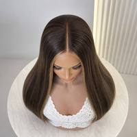 Perruque complète en cheveux humains lisses de luxe, raie naturelle au milieu, ligne de cheveux invisible, cheveux Remy doux pour un coiffage personnalisé