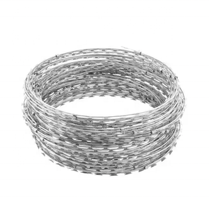 Fil barbelé à prix réduit, diamètre 30 cm, 45 cm, 60 cm, 90 cm, <span class=keywords><strong>BTO</strong></span> 22 CBT65, rouleau de fil barbelé concertina, prix du fil barbelé de sécurité en Chine - Product Image 1