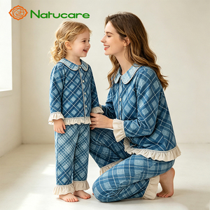 Set Famiglia Personalizzato per Natale Australiano, Felpe Ricamate in Cotone per Mamma e Figli, Abbigliamento Coordinato per Ragazzi e Ragazze - Product Image 1