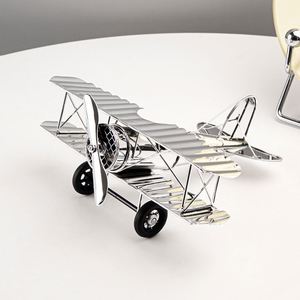 Ornements d'avion en fer en gros, mini-modèles de biplans planeurs plaqués argent, accessoires photo, objets décoratifs pour la maison et le bureau - Product Image 1