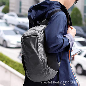 Mochila de senderismo Woqi de 18 pulgadas, ligera, impermeable, para viajes al aire libre, camping, unisex, color gris plateado - Product Image 2