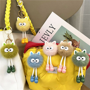 Porte-clés en peluche petite boule de charbon, doux, écologique, durable, design mignon de dessin animé, pendentif pour sac de femme, porte-clés de voiture, cadeau - Product Image 3
