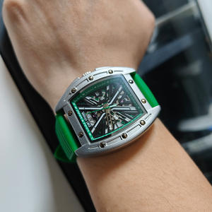 Nuevo reloj mecánico para hombre con forma de tonneau, esqueleto, fondo transparente, resistente al agua, luminoso, elegante reloj de pulsera - Product Image 1