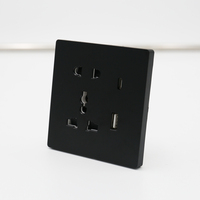 Enchufe de Corriente Universal de 10A con Clasificación IP22, Material de PC, Puertos USB-A y USB-C, Contactos de Cobre Puro Ignífugos, 5V