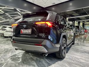Toyota <span class=keywords><strong>RAV4</strong></span> Hybride SUV 4 <span class=keywords><strong>portes</strong></span> 2022 d'<span class=keywords><strong>occasion</strong></span> avec sièges en cuir, pneus R17, intérieur foncé, conduite à gauche, livraison rapide - Product Image 5