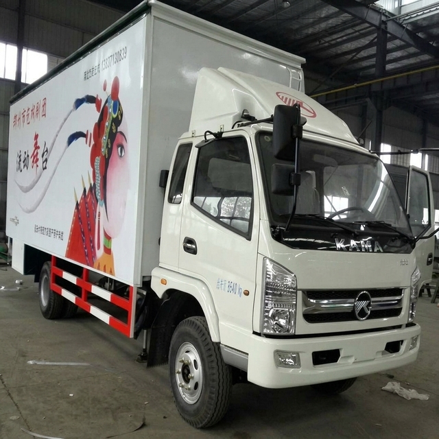 DONGFENG 4x2 Diesel Mobile Stage Truck with LED Light New Manual Transmission Euro 5 Emission