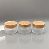Bocaux ronds en verre givré vides avec couvercles en bambou, pots à crème en bambou, contenants cosmétiques de voyage rechargeables pour l'emballage de baume à lèvres