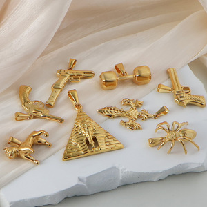 Poder Dorado |   Colgantes de Acero Inoxidable Chapados en Oro PVD de 18K |   Dijes de Pistola, Araña, Perro, Pirámide y Mancuerna para la Creación de Joyas - Product Image 2