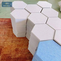 Panneaux acoustiques auto-adhésifs hexagonaux Panneaux muraux acoustiques insonorisés Panneaux isolants hexagonaux blancs à vendre