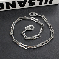 Collier ras du cou minimaliste en acier inoxydable électroplaqué à motif squelette, style français, design de niche pour femme, chaîne tendance