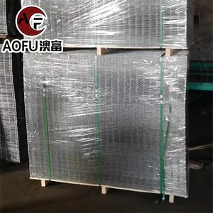 Top Cheaper Welded Iron Wire Mesh Panel 3x3 4x4 Hot Dipped Galvanized Welded Mesh Heavy Duty 2x4 Making Chicken Cages