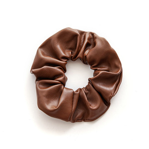 FanYue Multi Color Fashion 2022 Faux Pu Leather Scrunchies Chouchou para mujer - Product Image 6