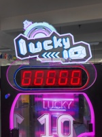 Machine de jeu distributrice de grandes poupées en plastique, à monnayeur, avec jeu de défi de frappe 'Stop Time Lucky 10s' et fonction de découpe de cadeaux, pour centre commercial et salle de jeux