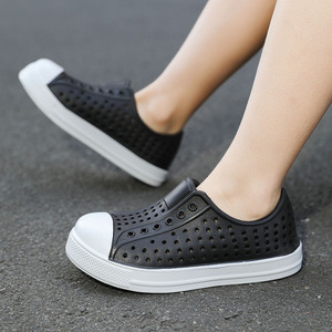Chaussures d'eau à bout rond, tige en PVC, semelle extérieure en EVA, respirantes, unisexes, pour l'été, la plage, décontractées, à enfiler, pour enfants, taille 30-35 - Product Image 1