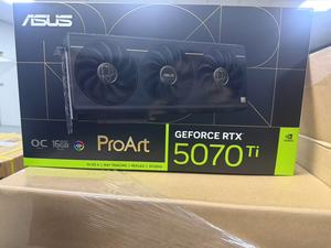 Tarjeta Gráfica ProArt Carbon Gaming Edition GeForce RTX 5070 Ti 16GB GDDR6X de Tercera Generación con Núcleos RT, PCI <span class=keywords><strong>Express</strong></span> <span class=keywords><strong>4.0</strong></span> para Computadoras de Escritorio, Usada - Product Image 3