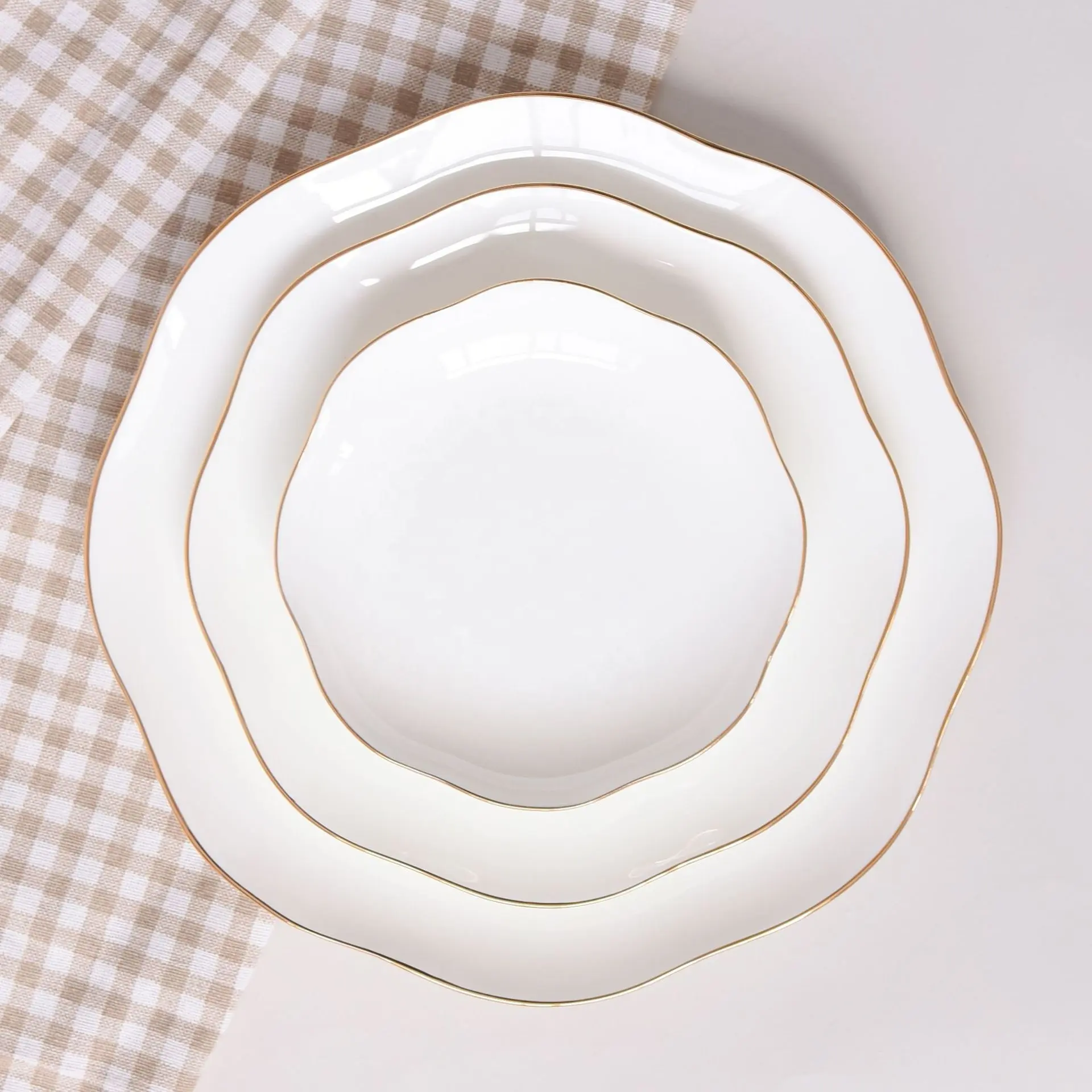 Nordic Style Irregular Shape Gold Rim Ceramic Dinner Plate Bowl Cup Set Tableware Porcelain White Dinnerware Set