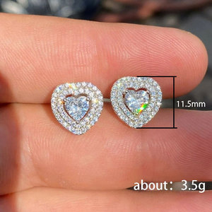 Mini orecchini a forma di cuore per donna, graziosi gioielli minimalisti alla moda - Product Image 5