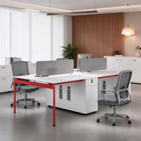 Nouveau bureau moderne en open space avec postes de travail en îlots