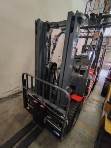 Oferta en Buenos Aires: Montacargas <span class=keywords><strong>HELI</strong></span> CPD25 de 2.5t con batería de litio, mástil de 4m, neumáticos sólidos, cabina y 3 válvulas - Product Image 4