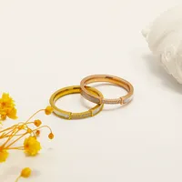 Exquisiter 18K Vergoldeter Ring mit Eingelegtem Zirkon und Weißer Muschel, Minimalistischer Edelstahl-Schmuck für den Alltag, Damenring