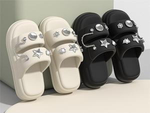 Zapatos de plataforma alta suaves y cómodos con dijes intercambiables Zapatilla antideslizante de aumento de altura para hombres y mujeres