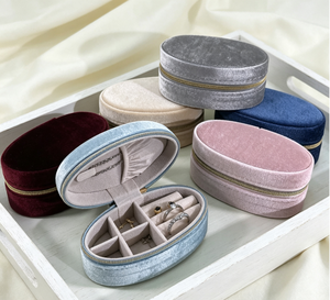 Boîte recouverte de tissu velours multicolore, fermeture éclair dorée, doublure multi-compartiments, forme ovale petite, intérieur en velours doux. - Product Image 6