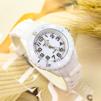 Montre-bracelet unisexe décontractée minimaliste en silicone à quartz, écologique, style gelée coloré, cadran 35 mm pour école primaire/moyenne