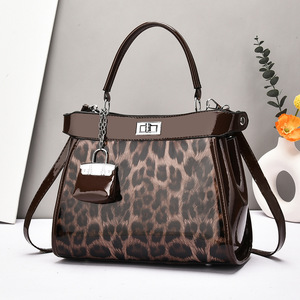 Sac à main pliable en cuir PU pour femme avec breloque de verrouillage, bandoulière amovible, fermeture éclair, sac à bandoulière élégant - Product Image 1