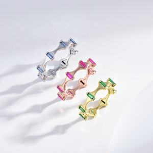 Anillo de plata de ley 925 personalizado con piedra arcoíris, económico, ajustable, para mujer, a la moda, apilable, chapado en oro, con diseño de trébol delicado. - Product Image 5