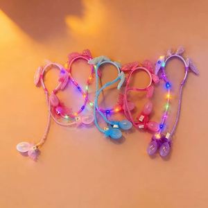 Produit phare transfrontalier : Oreilles de lapin lumineuses en dentelle scintillante, qui bougent à la pression – L'indispensable pour les fêtes et les rassemblements sociaux - Product Image 1