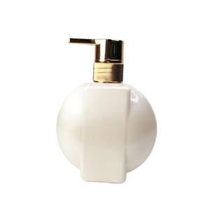 500ml carré blanc en plastique PET bouteille de lotion shampooing <span class=keywords><strong>gel</strong></span> douche conteneur d'emballage avec pompe à lotion - Product Image 1