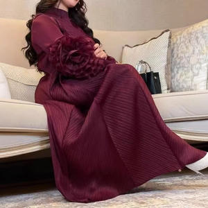 2025 vendita calda alla moda plissettato <span class=keywords><strong>lungo</strong></span> <span class=keywords><strong>abito</strong></span> da <span class=keywords><strong>donna</strong></span> con Design floreale a mano in stile <span class=keywords><strong>bordeaux</strong></span> - Product Image 4