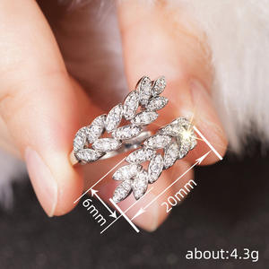 T0737 Anello in oro bianco con diamante rotondo taglio brillante naturale colore G, romantico gioiello da sposa da donna - Product Image 4