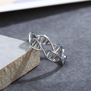 Cadeau de fiançailles, anneaux creux en acier inoxydable plaqué or, anneaux en spirale DNA torsadés - Product Image 4