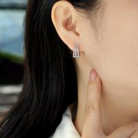 Boucles d'oreilles créoles en argent sterling 925 à triple rangée de moissanite pour femme, boucles d'oreilles huggie coniques en moissanite et diamant effet éternité