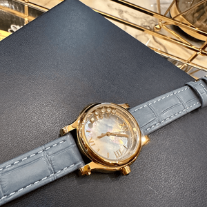 Reloj de Mujer con Esfera de Madreperla en Tono Dorado y Correa de Cuero con Patrón de Cocodrilo Gris Chopards - Product Image 1