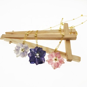 Collana da Donna Regolabile Placcata Oro 18k con Resina Epossidica Naturale e Fiore di Giugno (Delphinium Grandiflorum) - Product Image 3