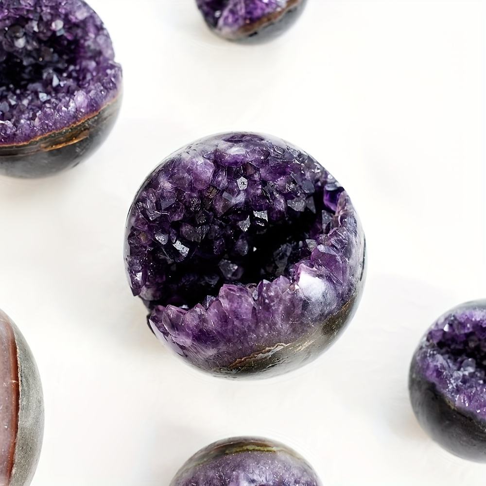 ยิ้มสีม่วง