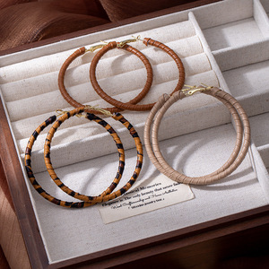 Boucles d'<span class=keywords><strong>oreilles</strong></span> Maillard Style Luxe Léger en Cuir, <span class=keywords><strong>Grandes</strong></span> Boucles d'<span class=keywords><strong>Oreilles</strong></span> Créatives pour Femmes, Design Niche, Boucles d'<span class=keywords><strong>Oreilles</strong></span> Exagérées en Forme de Visage, Petites Boucles d'<span class=keywords><strong>Oreilles</strong></span> Émotionnelles - Product Image 2