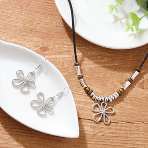 Conjunto de collar y pendientes de cuerda encerada con cuentas de flor de plata tibetana para mujer, joyería de moda, cadena para suéter, accesorio de playa - Product Image 3