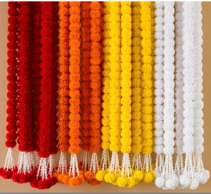 Guirlande de fleurs traditionnelle orange, jaune et rouge, décoration suspendue pour la maison, pour Diwali, salon intérieur, 100% faite à la main en fibres végétales - Product Image 1