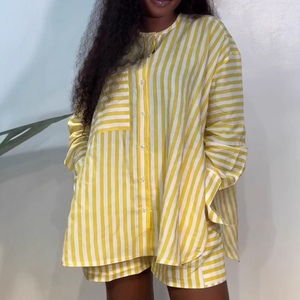 Ensemble 2 pièces rayé grande taille pour femme : chemise à manches longues et short décontracté – Tendance - Product Image 1