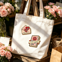 Offre Spéciale : Épingles de revers en métal émaillé rigide, mignonnes, en forme de rose et d'enveloppe, avec LOGO personnalisé, style dessin animé, pour la Saint-Valentin. Vente en gros de cadeaux souvenirs.