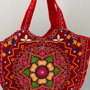 Sac fourre-tout rond artisanal tissé à la main, idéal pour la plage et le shopping, avec bandoulière, pour usage quotidien – Vente en gros à prix abordable - Product Image 3