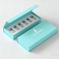 Boîte cadeau de luxe de haute qualité avec couvercle rabattable et insert en mousse, conçue sur mesure pour l'emballage de petits flacons vides de peptides.