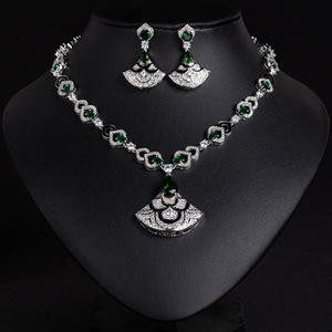 Conjunto de Joyería en Forma de Abanico Chapado en Oro de Moda con Piedras de Circonita Cúbica Coloridas, Collar y Aretes Esmaltados para Regalo de Aniversario o Cumpleaños - Product Image 4