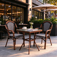 Ensemble table et chaises de bistrot français en gros, noir et blanc à carreaux, en rotin PE, aluminium inoxydable pour hôtel, villa, terrasse, balcon